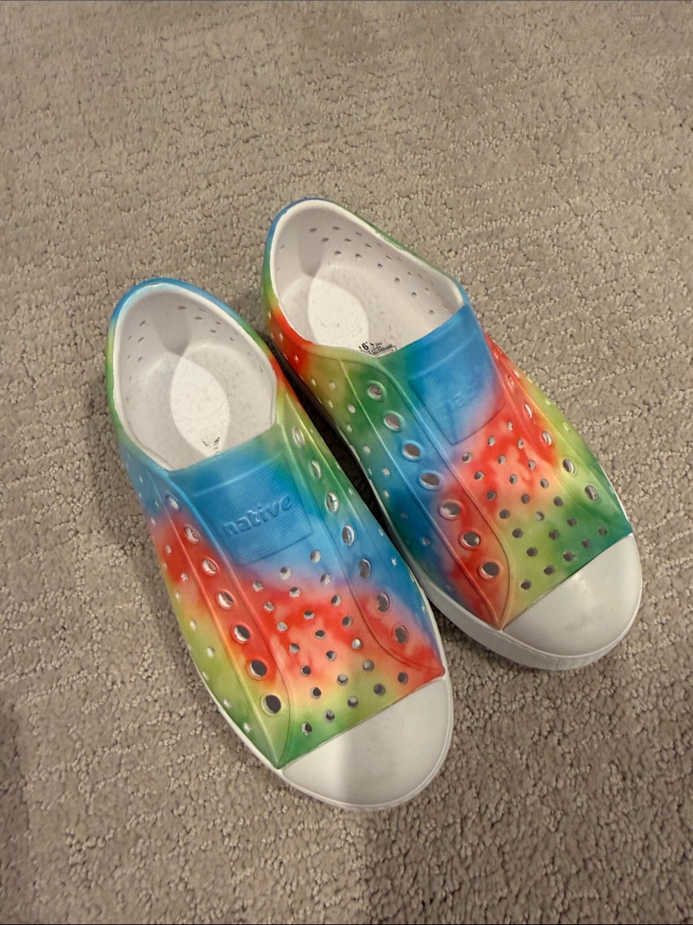 NWOT Native Kids Jefferson Slip-On Water Shoes in Blue Green Red Yellow